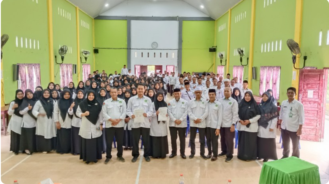 Pembinaan ASN dan Penyerahan Perjanjian Kerja 147 PPPK di Lingkungan Kankemenag Aceh Tamiang